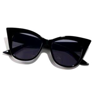 FREE Chic Magick Midnight Black Cat-Eye Sunglasses Retro Classic & Haute Sunnies